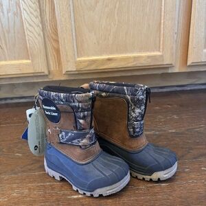 Ozark Trail Tan and Black Winter Boots